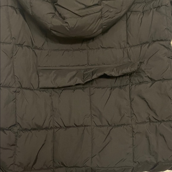 Chic Black and Cream Puffer Jacket - Picture 4 of 5